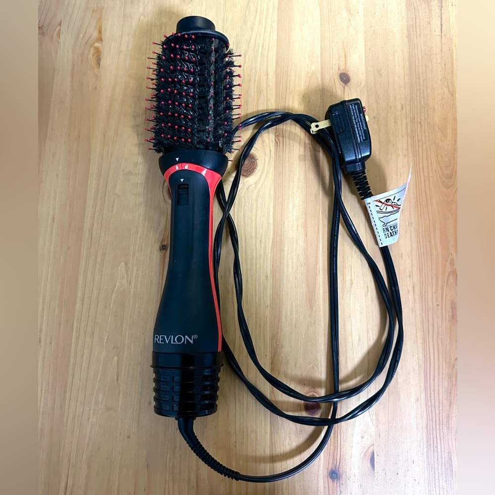 🎀Revlon Black and Red Hair Dryer Brush.